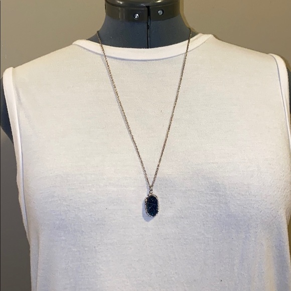 🧚🏻‍♀️ 5/$40! 🧚🏻‍♀️ Blue Oval Jem Necklace - Picture 2 of 4